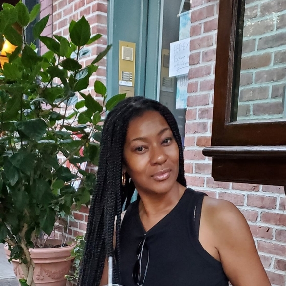 Meet your Posher, Shelley - Picture 2 of 2